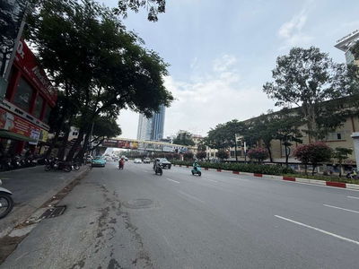 Bán nhà Cấp 4, vỉa hè,ôtô tránh,thông kinh doanh