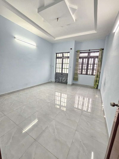 Nhà mới sạch gần chợ ,trường học, hẻm 4m 3pn 2wc sân xe máy sân phơi