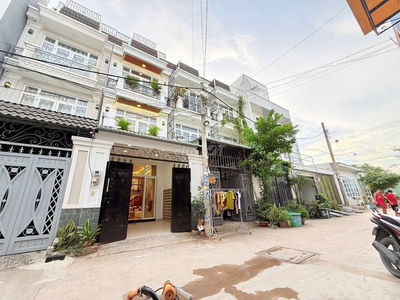 nhà thạnh lộc  q12 dt 4×15 xe hơi đậu cửa  đường 8m