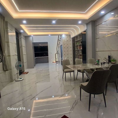 8 tỷ 660 thương lượng, nnhà mới 5 tầng , đường ôtô thông, dt: 4,6 × 12