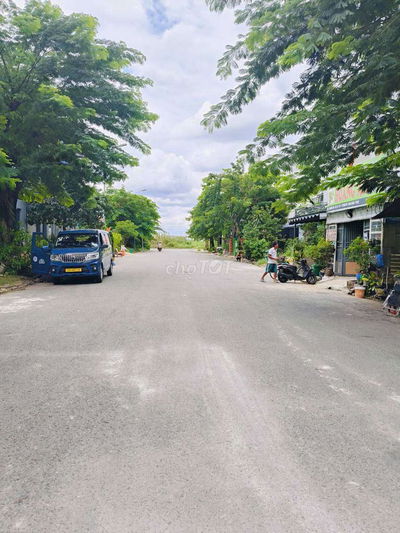 mặt tiền đường số ,ngay đại học kinh tế ,nguyễn văn linh, 100m2 ,9t5