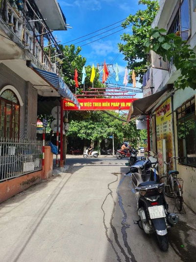 BÁN NHÀ 3 TẦNG DIỆN TÍCH KHỦNG NGAY BIỂN - HÀ HUY TẬP - Ô TÔ TRÁNH