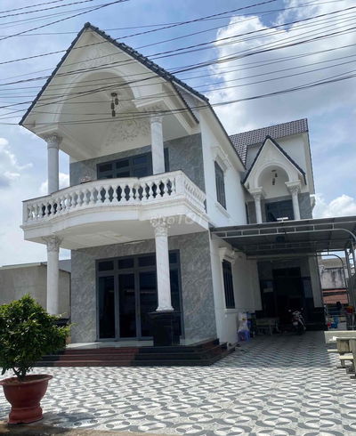 Cần Bán 3 căn nhà và 3000m2 Đất ở ngay Chợ Phú Chánh KCN VISIP II