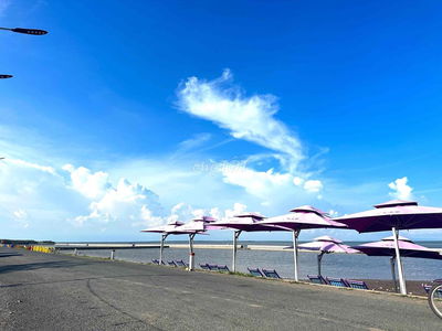ô tô tới đất 10x50 có 100 thổ cư ngay khu du lịch Biển