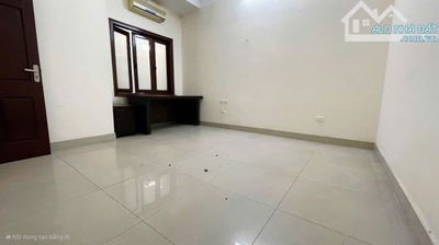 Chính chủ cho thuê nhà,  nguyên căn để ở hoặc kinh doanh , làm văn phòng. Vị trí đep...