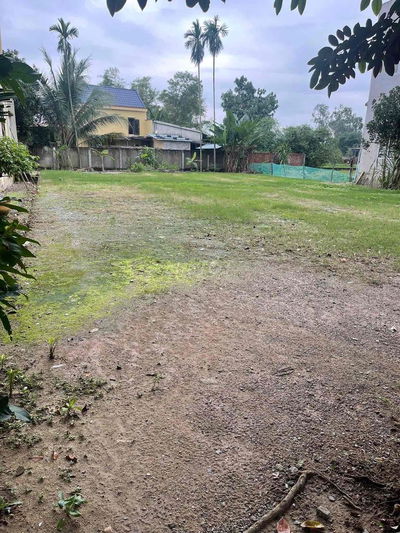 cho thuê đất diện tích 700m2 ngay ngã 4 Hoà Tiến
