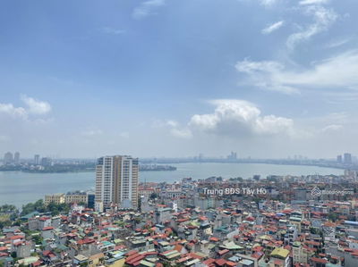 Chính chủ bán căn hộ 2PN 2VS 73.2m2 tầng cao đẹp, view Hồ Tây. Sở hữu lâu dài. Full đồ