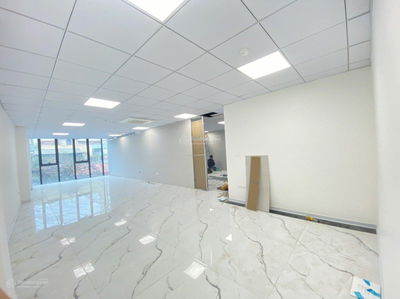 Cho thuê văn phòng Duy Tân DT 130m2 giá 23tr chính chủ giá rẻ tòa nhà mới xây xong