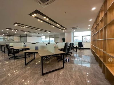 Nhượng văn phòng cho thuê tòa Việt Á Duy Tân DT 200m2, 400m2, 600m2 sẵn nội thất rất đẹp giá tốt
