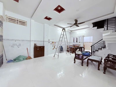LÔ GÓC 2MT KINH DOANH - NGAY CHỢ TÂN TRỤ - NGANG KHỦNG 5.5M - 60M2