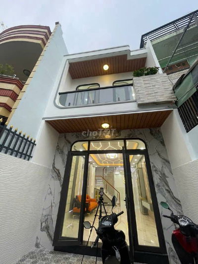 Nhà hẻm 5m Chiến Lược, Bình Tân. DT: 4.2x16m, 2 tầng. Giá: 5.58 tỷ TL