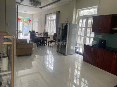 Biệt thự KDC Khang Điền, Phước Long B, Quận 9. DT: 178m2/ Giá 19.5 Tỷ