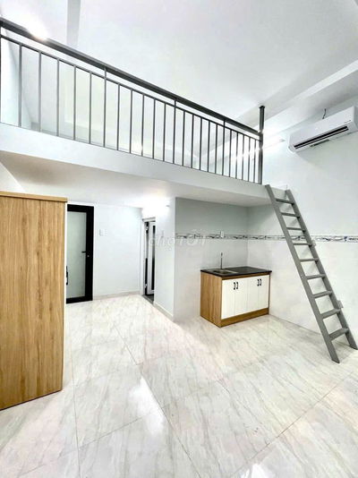Phòng 30m2, Có Ban Công, Đ.Nguyễn Văn Công, Gần Công Viên, Sân Bay
