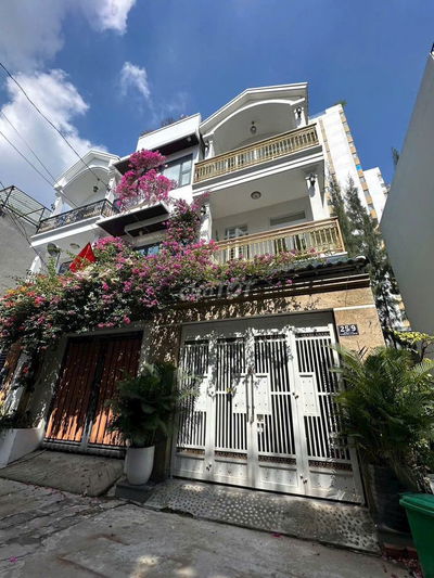 Cho thuê nhà full gỗ Đặng Thùy Trâm, DT: 4,5x20m. Có thang máy. 4PN