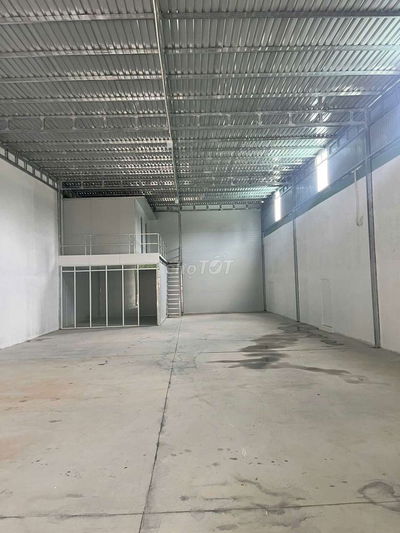 Kho định hòa 300m có văn phòng