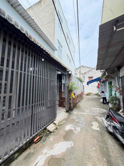 bán nhà thạnh lộc 26 gần ngã tư ga
