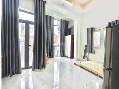 Cho thuê căn hộ dịch vụ cao cấp ban công lớn Quận 10