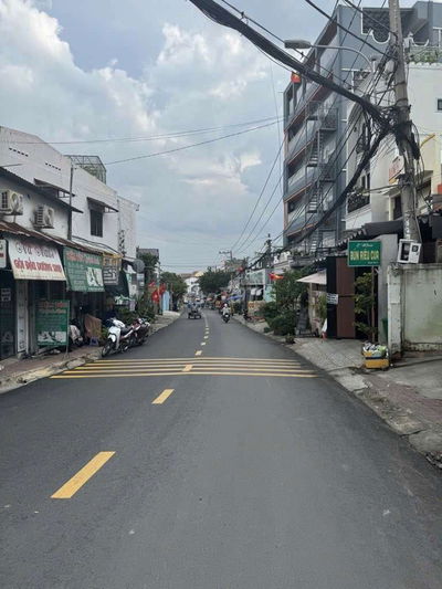 Nhà mặt tiền hẻm xe hơi