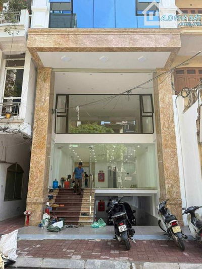 Bán tòa văn phòng mặt phố Nguyễn Ngọc Nại,100m2, 8 tầng chỉ 550tr/m,đầy đủ hoàn công PCCC