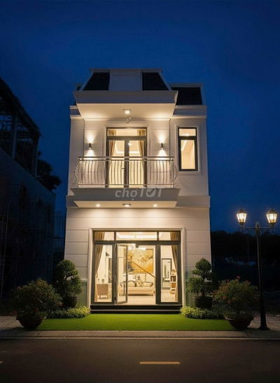 Nhà 1 trệt 1 lầu, 5 x 21m, sổ riêng, trục Hùng Vương, Tp Bến Cát