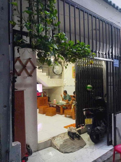 CẦN BÁN NHÀ THẠNH LỘC NGÃ TƯ GA TRỆT LẦU HẺM XE HƠI 3 TỶ 3