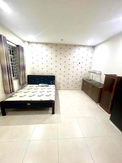 Phòng trọ full nội thất. 45m2. mặt tiền đường Phạm Hùng nối dài.