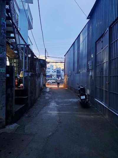 Ngay chợ Bà Hom- DT to giá rẻ- 3.5T về xây mới