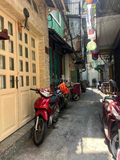 Nhà hẻm 14m2, 3 phòng ngủ, đường Đỗ Quang Đẩu thông ra phố Bùi Viện