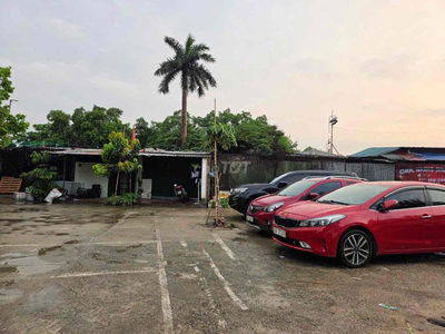 Nhà trục chính đường Lạc Hồng vị trí đẹp