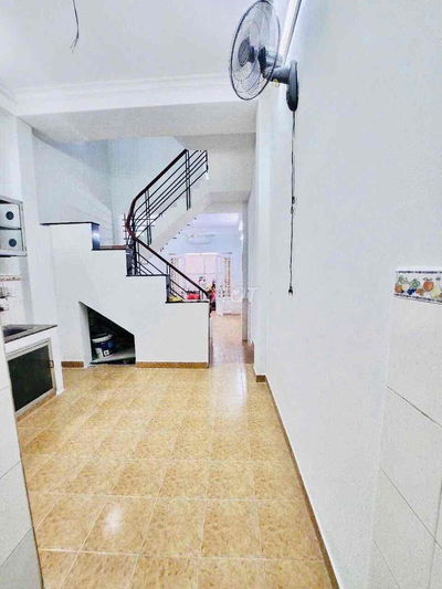 🏡 CHO THUÊ NHÀ 3 TẦNG KIÊN CỐ – TRUNG TÂM Q4 – GIÁ CHỈ 9.5 TRIỆU/THÁNG