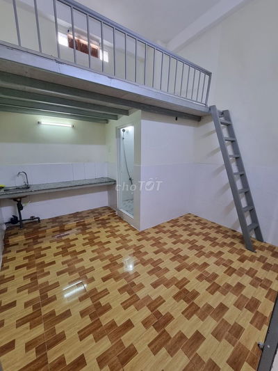 Phòng cho thuê Ngay CĐ Công Thương, có gác, gần ngã 4 Thủ Đức, an ninn