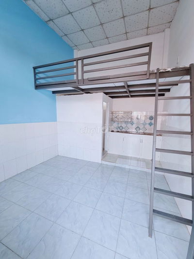 Phòng mới đẹp gần ngã 4 Thủ Đức, Khu CNC, 20m2 có gác, vị trí tiện lợi
