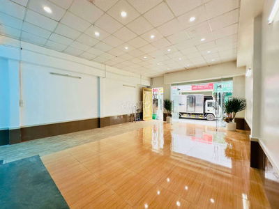 Nhà mới măt tiền dt khủng ( nhà 3 lầu + xưởng) ful nôi thất cao câp