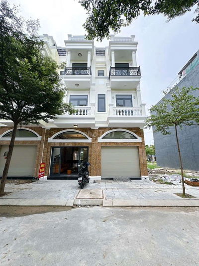 4,9 Tỷ Bán Nhà 3 Tầng KDC Dĩ An gần chợ Thông Dụng, Ngã tư Chiêu Liêu