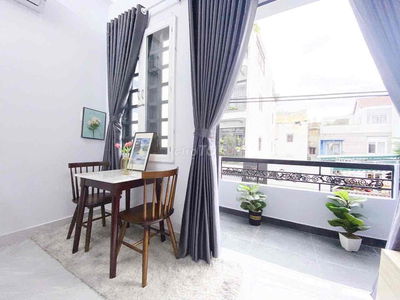 Phòng Ban Công lớn, Full nội thất mới Ngay Cạnh Bắc Hải Q10