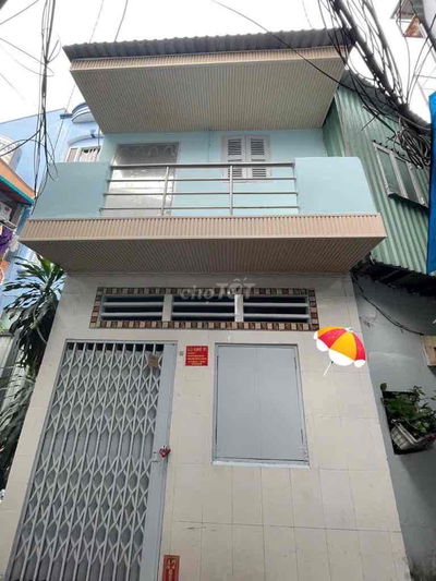 Bán nhà nhỏ 3 tầng, chỉ hơn 1 tỏi, Lạc Long Quân