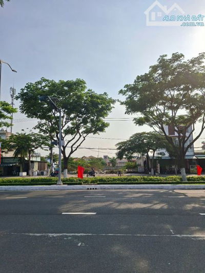 MẶT TIỀN LÊ VĂN HIẾN - 440M2 - NGANG 18m CHỈ 75tr/1m2
