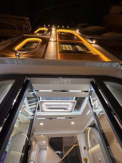 Cách Mạng Tháng 8 Q3 - gần MT || Nhà mới, 4 tầng, 70m2