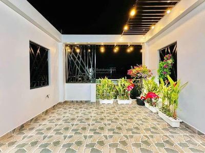 Hiếm. Dương Quảng Hàm. 2 Lầu. Đường Xe Tải. Nhỉnh 5.x tỷ
