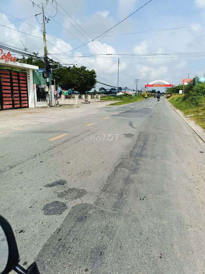 🍀Đất lúa Đc lên fui thổ cư.Dt 1000m giá 2ty7 mặt tiền 818 thủthừa L.A