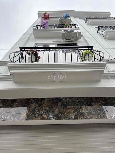 NHÀ MỚI- 10M RA OTO TRÁNH-YÊN BỆ FULL NỘI THẤT