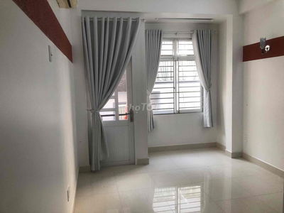 phòng Q.10 LHPhong ban công, nội thất đầy đủ