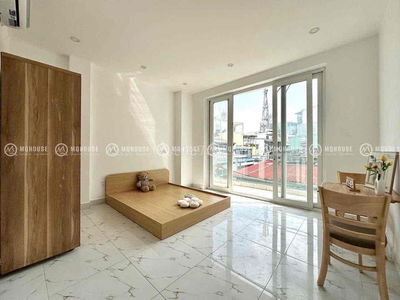 Căn Hộ Full Nội Thất Ban Công Rông 40m2 Ngay Phan Xích Long Gần Q1