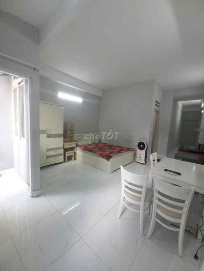 Cho Thuê Căn Hộ Studio Ban Công Thoáng Full NT Mới Ngay CMT8 Quận 3