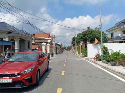 Ngộp đúng1 lô 110m2 thổ cư 100m giá 863tr sẵn sổ công chứng nhanh