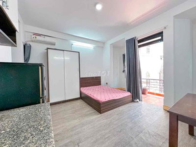 Phòng có ban công lớn, 35m2 full nội thất ngay tại Trường Sơn