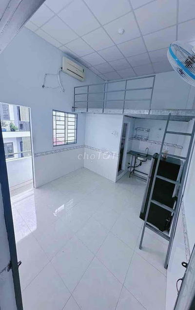 Tìm NỮ ghép phòng gác ban công