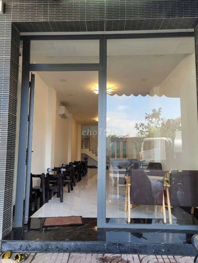 Cho thuê nhà mặt tiền Nguyễn Văn Quỳ