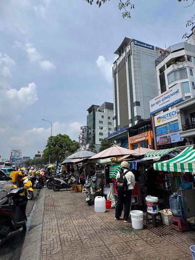 CHDV KẾ BÊN TRƯỜNG HUTECH. GẦN 100M2. NGANG 5,5M. HXH SÁT MT. 170TR/M