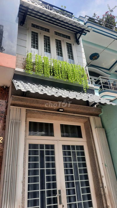NHÀ NỞ HẬU - GẦN TRƯỜNG VÕ THỊ SÁU - P. PHÚ THẠNH - SÁT HẺM XE HƠI